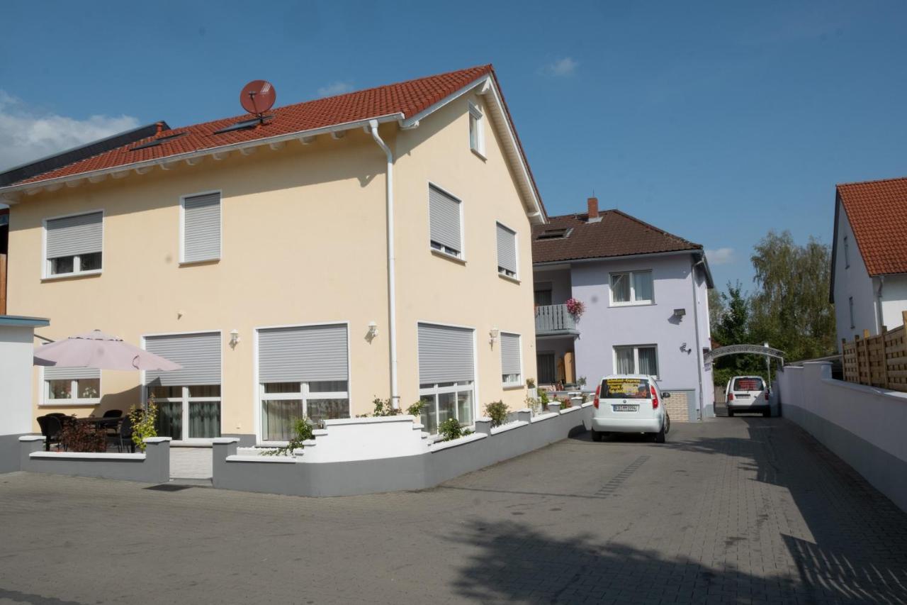 Schnitzelhaus Und Pension Stadt Rosbach Rosbach vor der Höhe Eksteriør billede