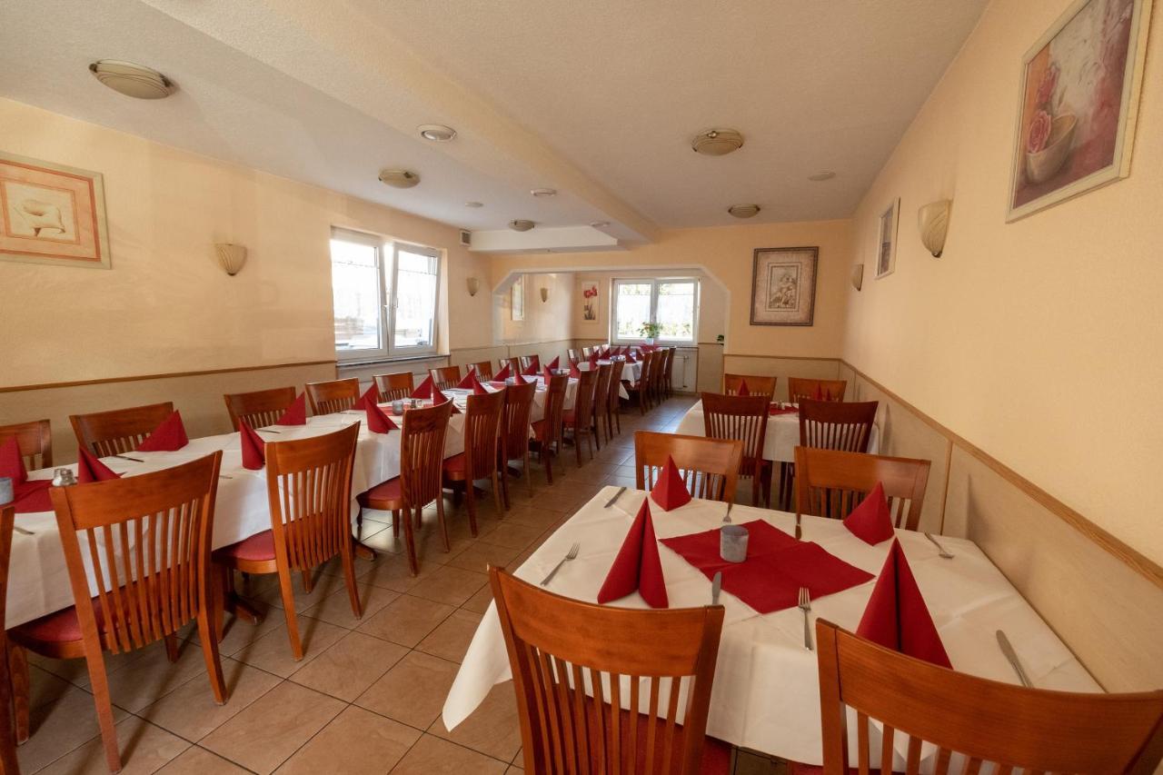 Schnitzelhaus Und Pension Stadt Rosbach Rosbach vor der Höhe Eksteriør billede