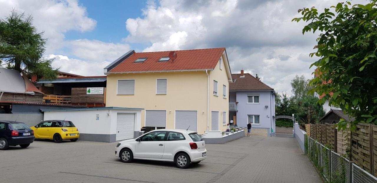Schnitzelhaus Und Pension Stadt Rosbach Rosbach vor der Höhe Eksteriør billede