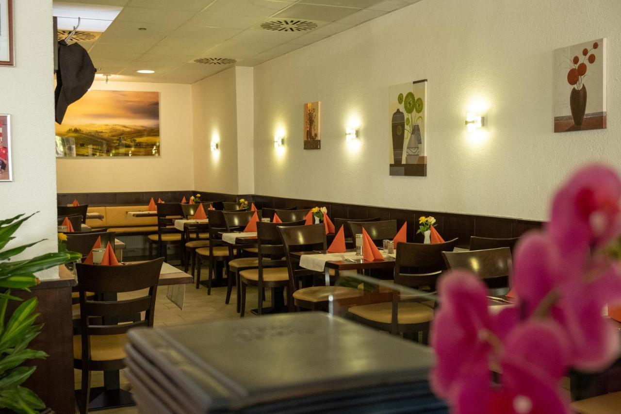 Schnitzelhaus Und Pension Stadt Rosbach Rosbach vor der Höhe Eksteriør billede